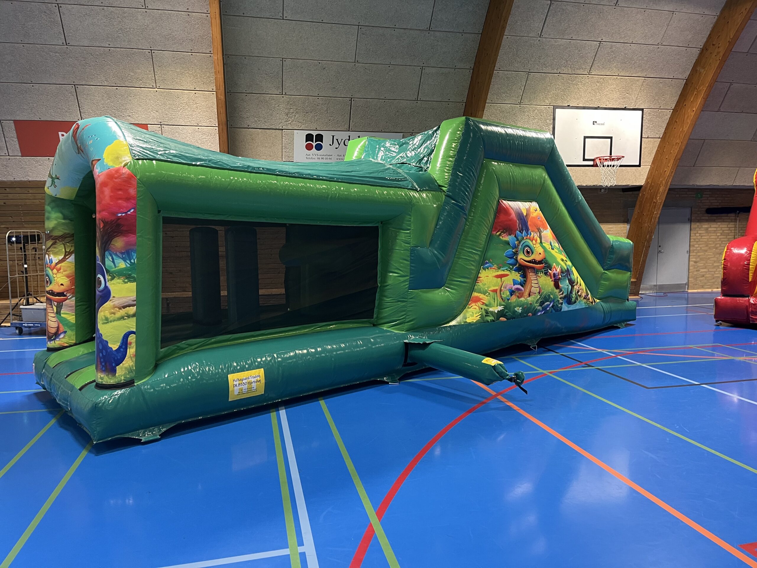 dinoslidehal Lej stor oppustelig forhindringsbane og hoppeborge hos festløven i nordjylland