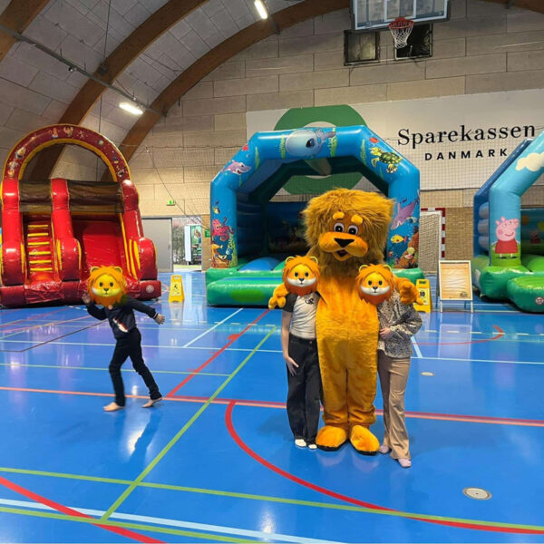 hoppeland2 legeland med hoppeborg . lej det hos festløven i Hjørring, og vores maskot eddie